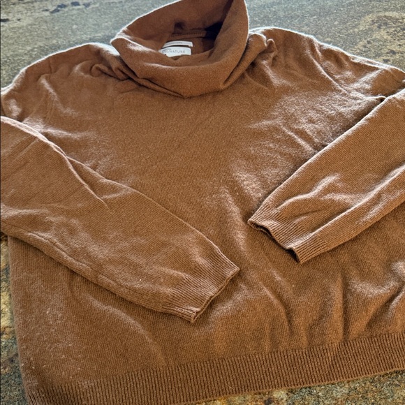 Neimans rust color cashmere sweater - Picture 7 of 8